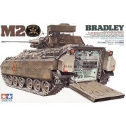 35132 Tamiya Амер. БТР M2 Bradley IFV с внутренним интерьером, 1 фигура, 1/35